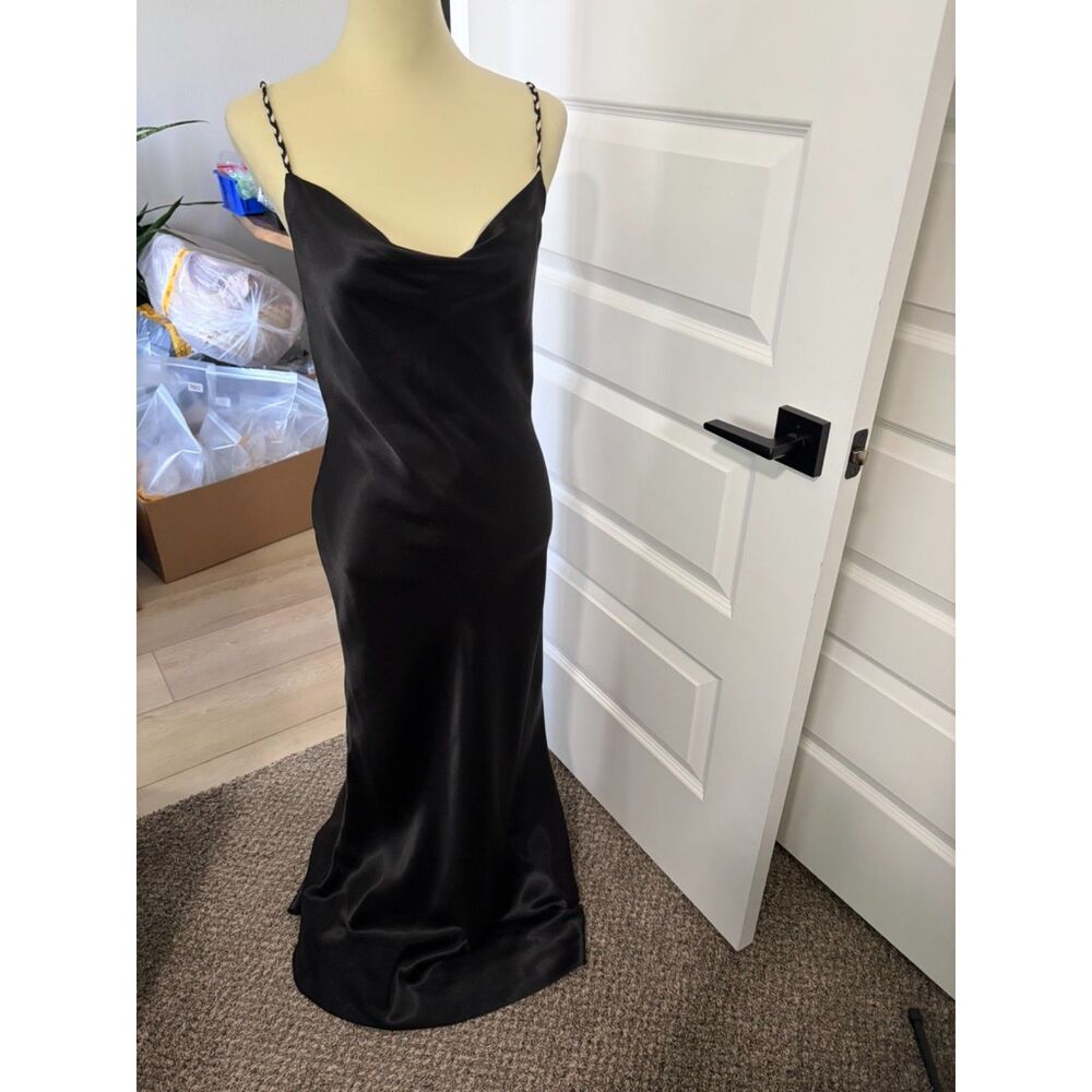 White house/Black Market formal reversible gown blakc /white size 8